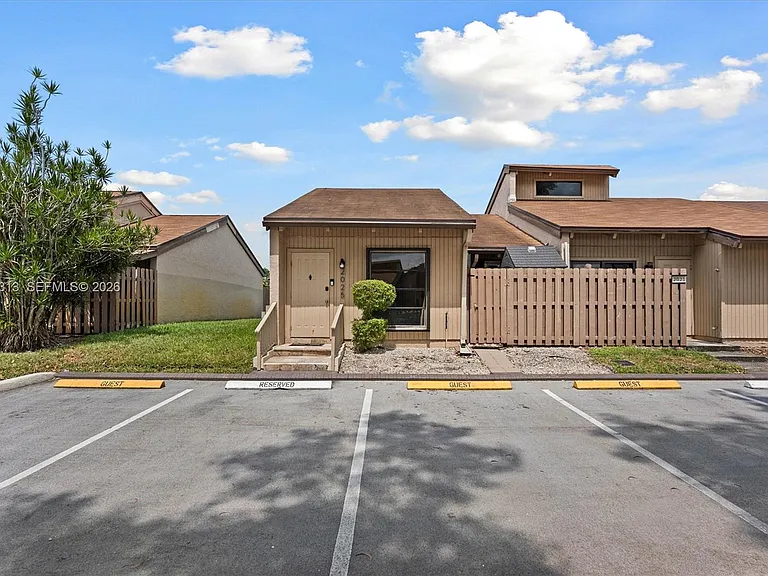 2025 SW 82nd Ave #1 — Photo 7