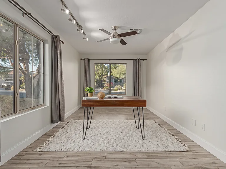 563 E Krista Way — Photo 36
