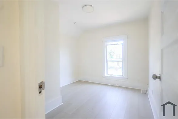 420 W 21st St — Photo 17