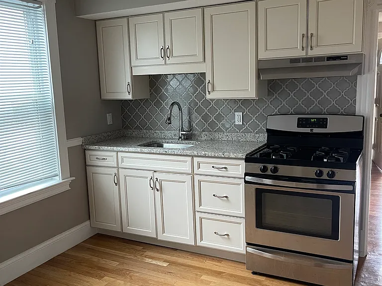 52 Valley St #1A — Photo 1