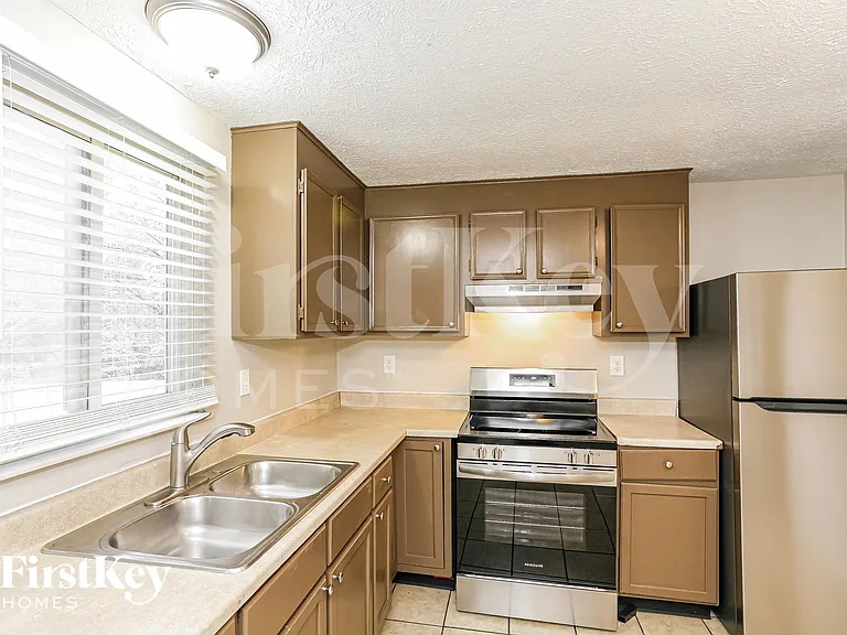 910 Woodlark Dr — Photo 8