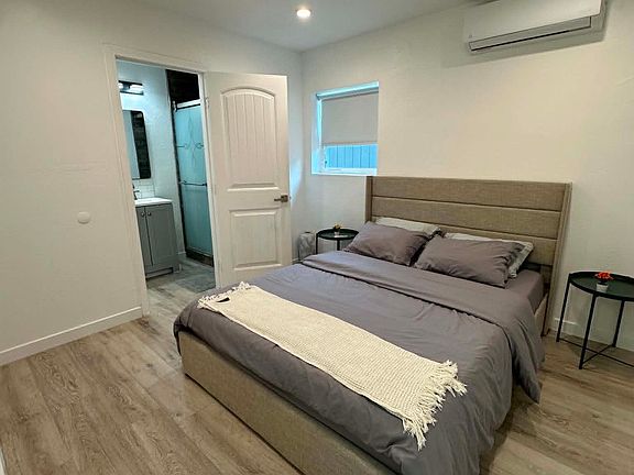 5th image of 3768 Marlborough Ave