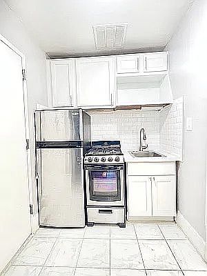 3rd image of 58 E 56th St #A4