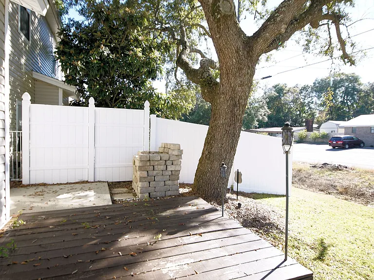 125 Farrah Ave — Photo 35