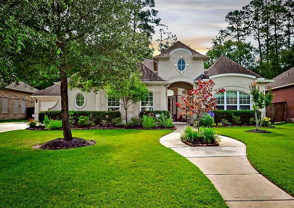 Lush landscaping surrounds this beautiful Oakhurst home.