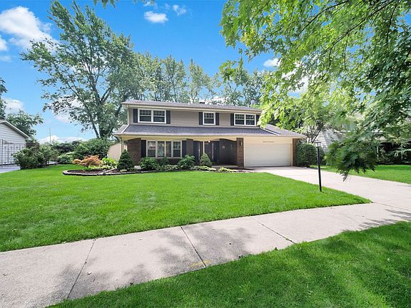 2nd image of 24W645 Woodcrest Dr