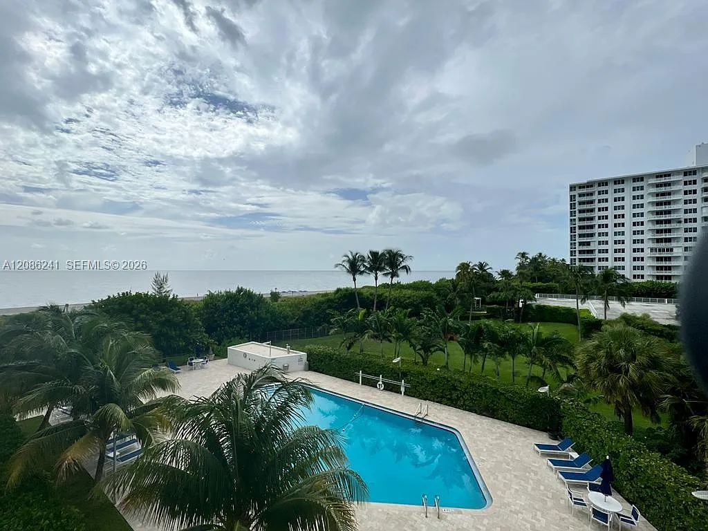 Key Biscaynes Commodore C — Photo 1