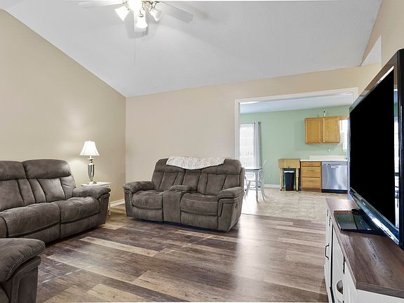 5th image of 108 Allison St