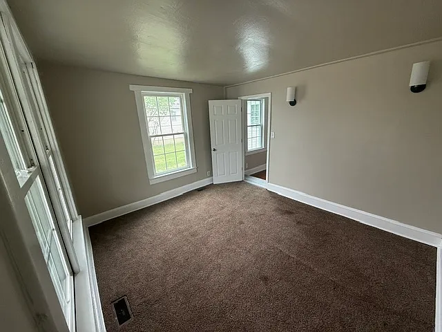 627 Rolfe St — Photo 10