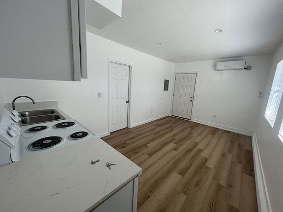 4th image of 6805 Bellaire Ave #6815-1/2