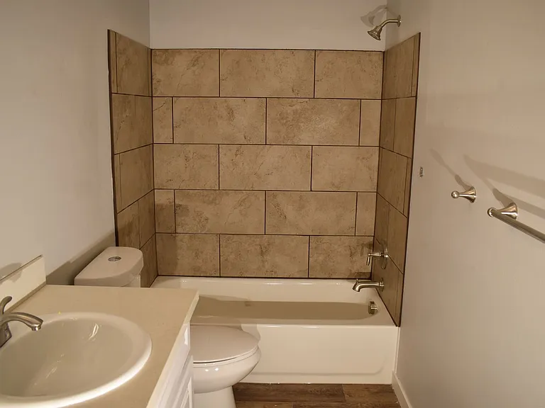 A St Townhomes — Photo 10