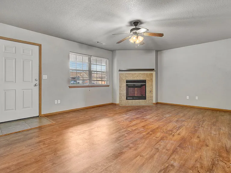 2939 W Scottswood Pl — Photo 4