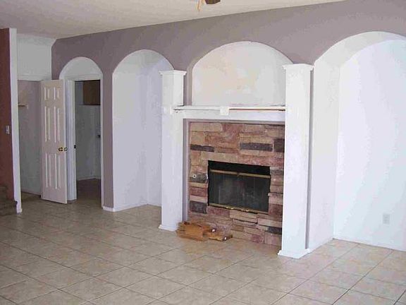 Family Room/Fireplace