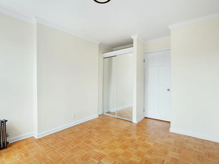 529 E 13th St #5A — Photo 4