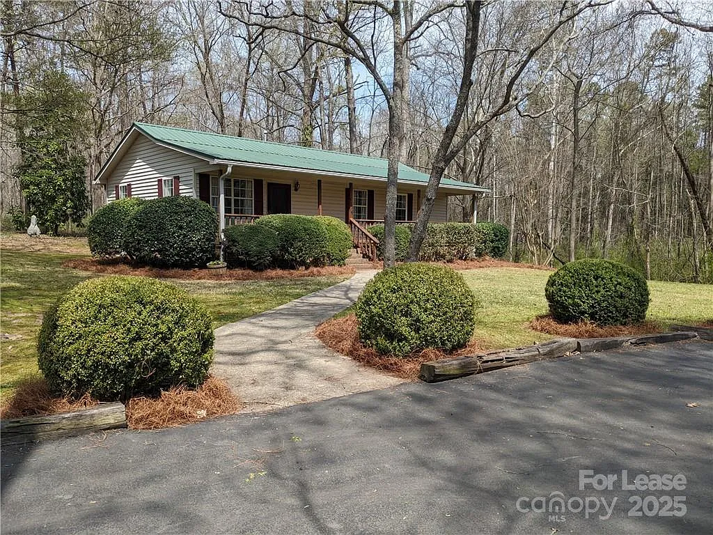 3 bed, 1012 sqft, $1,750 — Photo 3