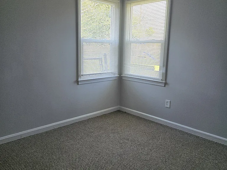 912 Robinhood Trl — Photo 7
