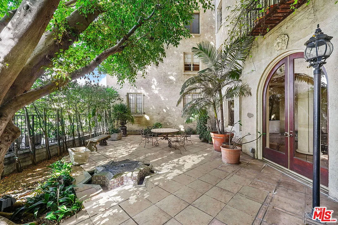 1 bed, 1.0 bath, 848 sqft, $4,200 — Photo 3
