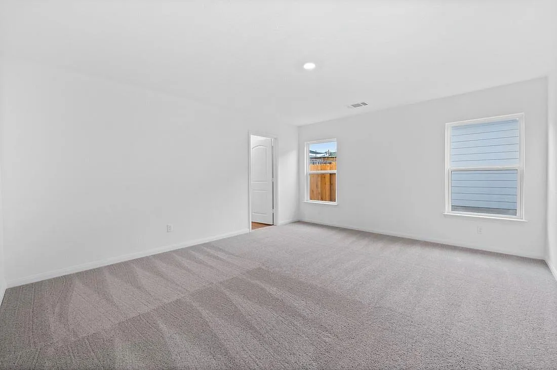 3 bed, 2.0 bath, 1580 sqft, $2,305 — Photo 4