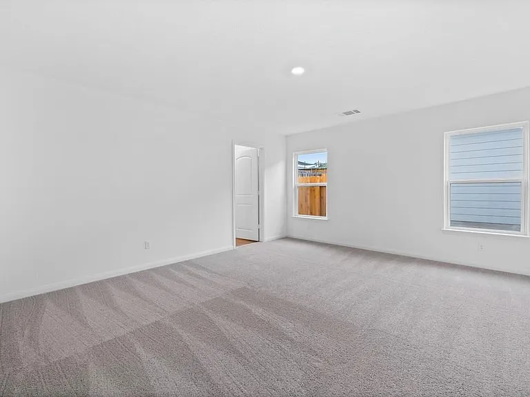 120 Morrison Dr — Photo 4