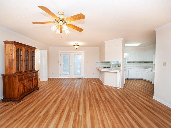 3rd image of 217 Ashton Dr