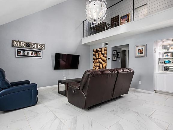 4th image of 2032 Clubridge Dr