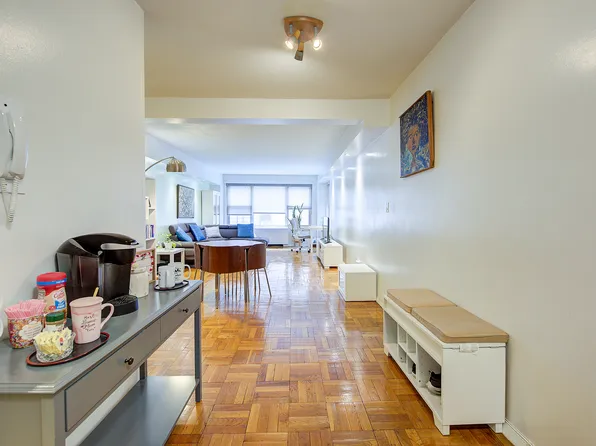 107-40 Queens Boulevard image 6 of 27