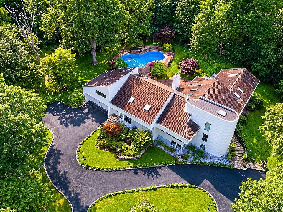 1st image of 4 Stoneridge Court