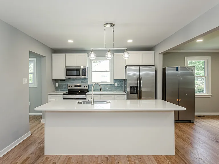 1404 Landis Dr — Photo 6