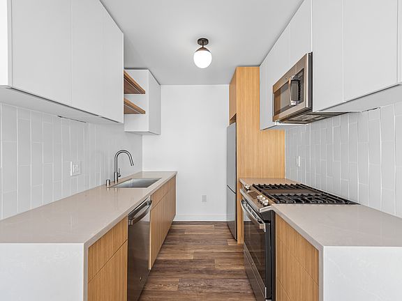 4th image of 1563 Gordon St #4