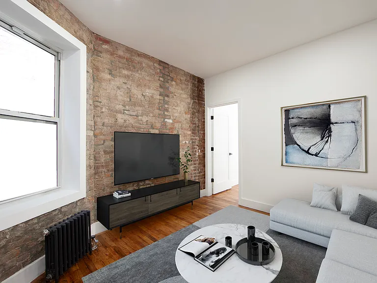 219 E 10th St #1 — Photo 3