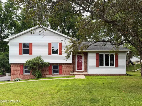 18 Woodbryn Dr, Williamsport, PA 17701
