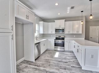 2031 Constitution Dr, Navarre, FL 32566
