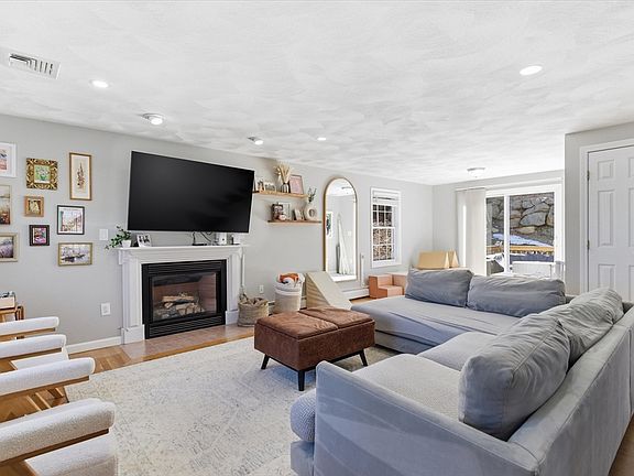 2nd image of 9 Hermon Rd