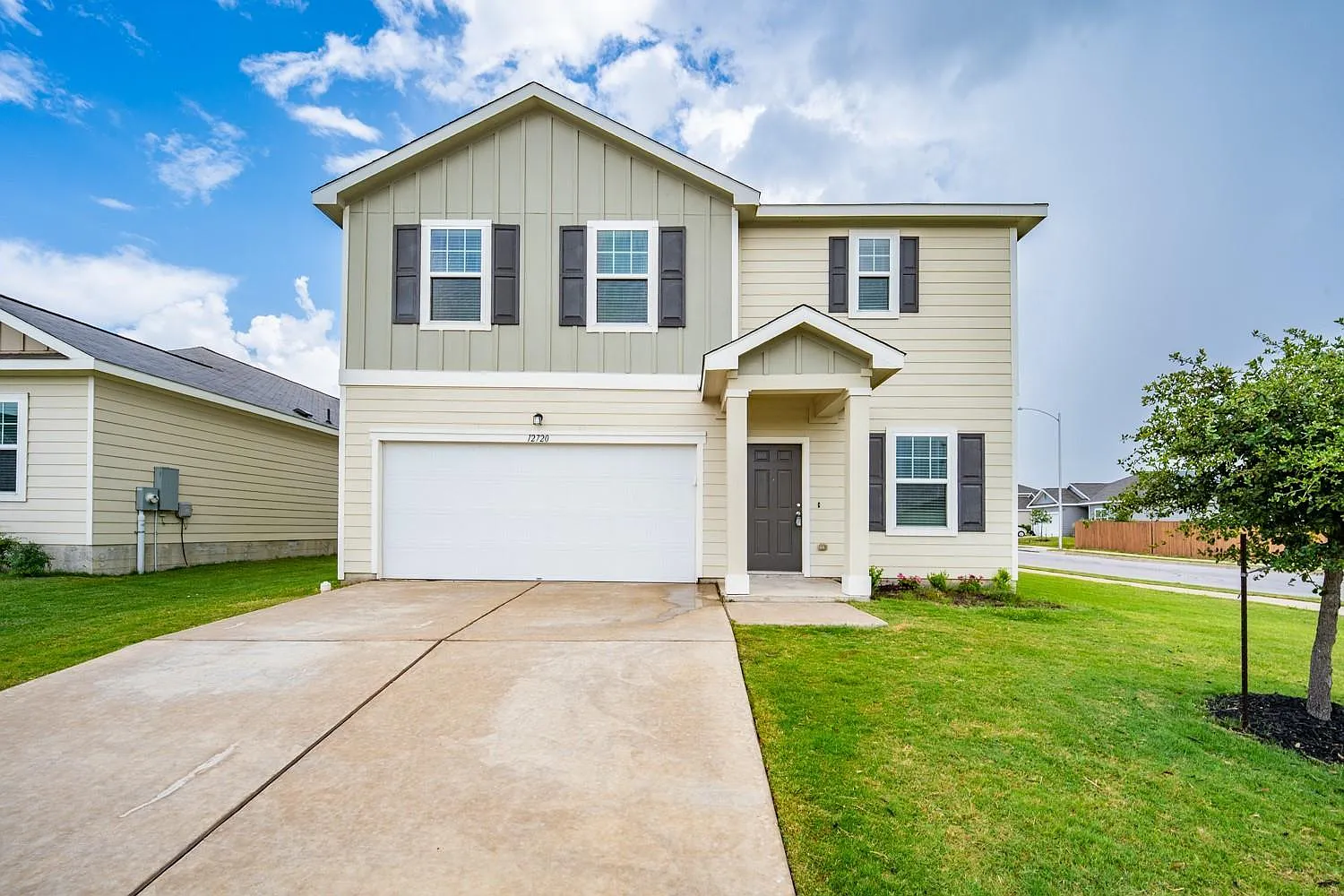 4 bed, 2.5 bath, 2348 sqft, $2,000 — Photo 1