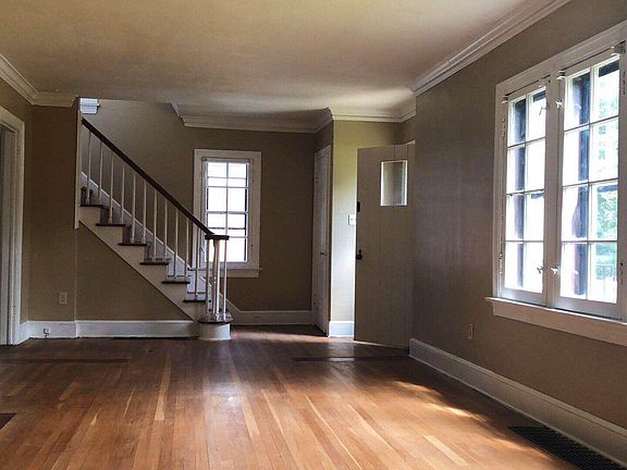 4th image of 546 Moreley Ave