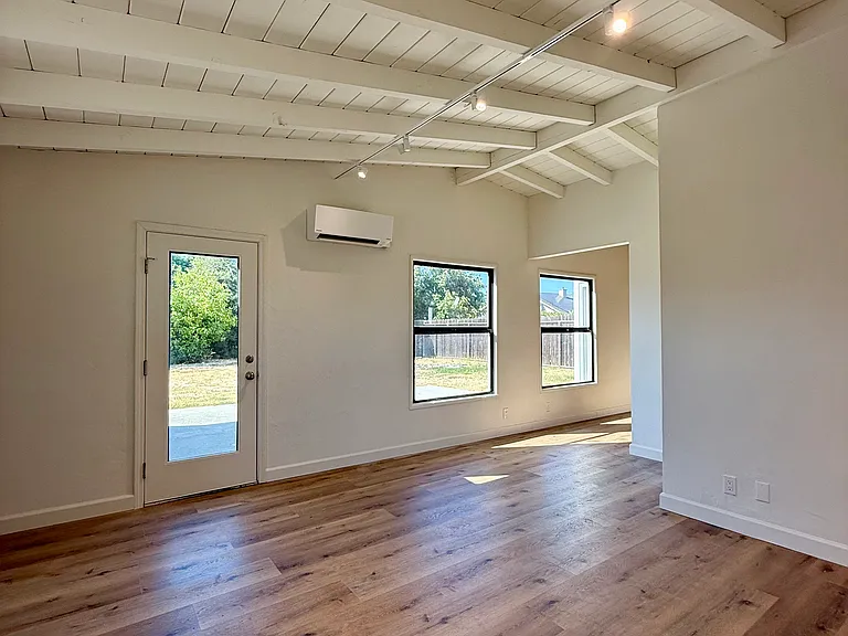1841 Mayette Ave — Photo 1