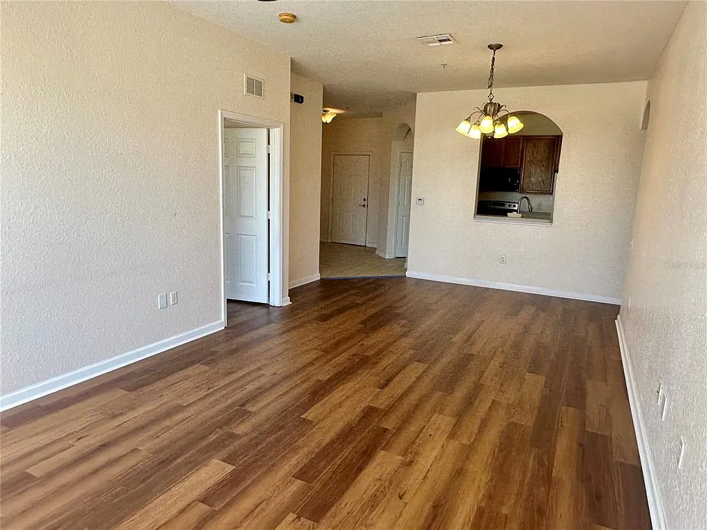 3 bed, 2.0 bath, 1412 sqft, $1,900 — Photo 2