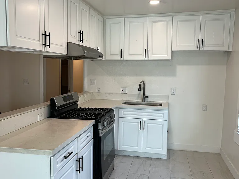 1630 Chestnut Ave — Photo 4
