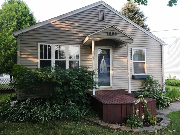 1095 Maple St, Sault Sainte Marie, MI 49783