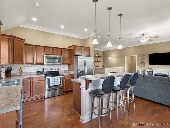 3rd image of 2646 Crescent Hill Drive NE