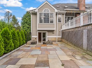 4 Dover Cir, Newtown, CT 06470