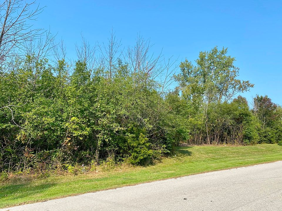 Great location 15461 130th Place Lemont. Minutes to the Metra, & expressways. Walk to Starbucks, Res