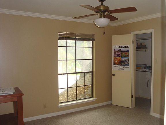 3rd image of 3014 Meadow Cir