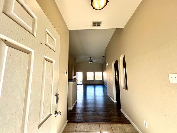 2nd image of 1304 Columbus Ln