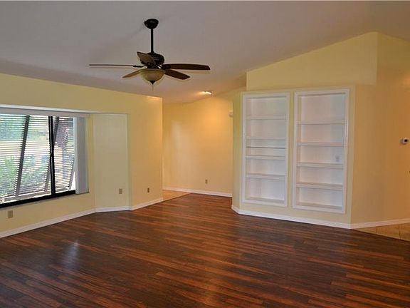 5th image of 905 SW 11th Pl