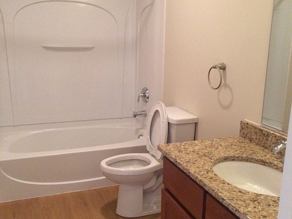 5th image of 20 Glendon Pl Unit B