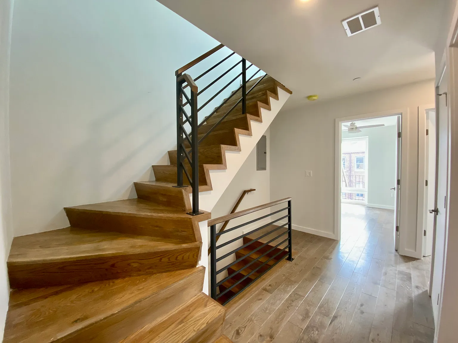 3 bed, $5,200 — Photo 4