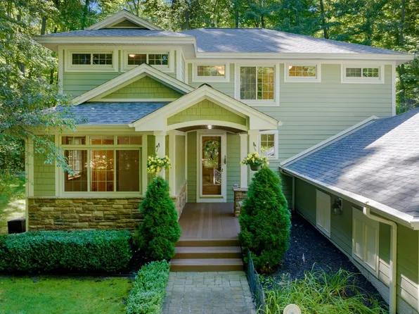 1299 Cedar Dr, Traverse City, MI 49685