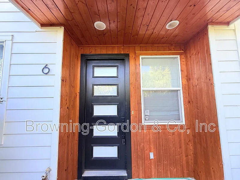 2 bed, 2.5 bath, 1100 sqft, $2,400 — Photo 2