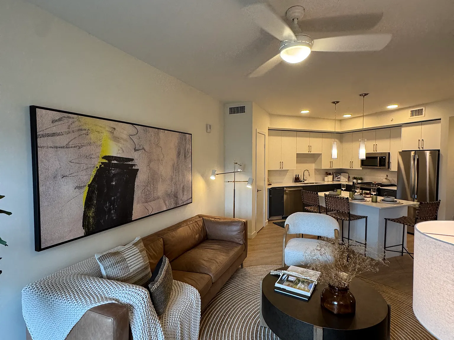 1 bed, 704 sqft, $2,070 — Photo 4